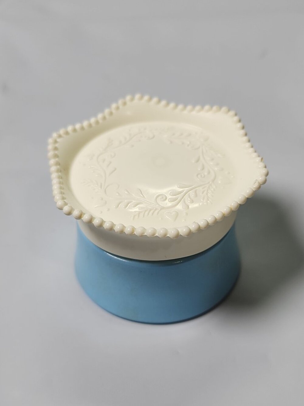 Vintage Avon "Here’s My Heart" Cream Collectible Blue Milk Glass And Cameo Lid